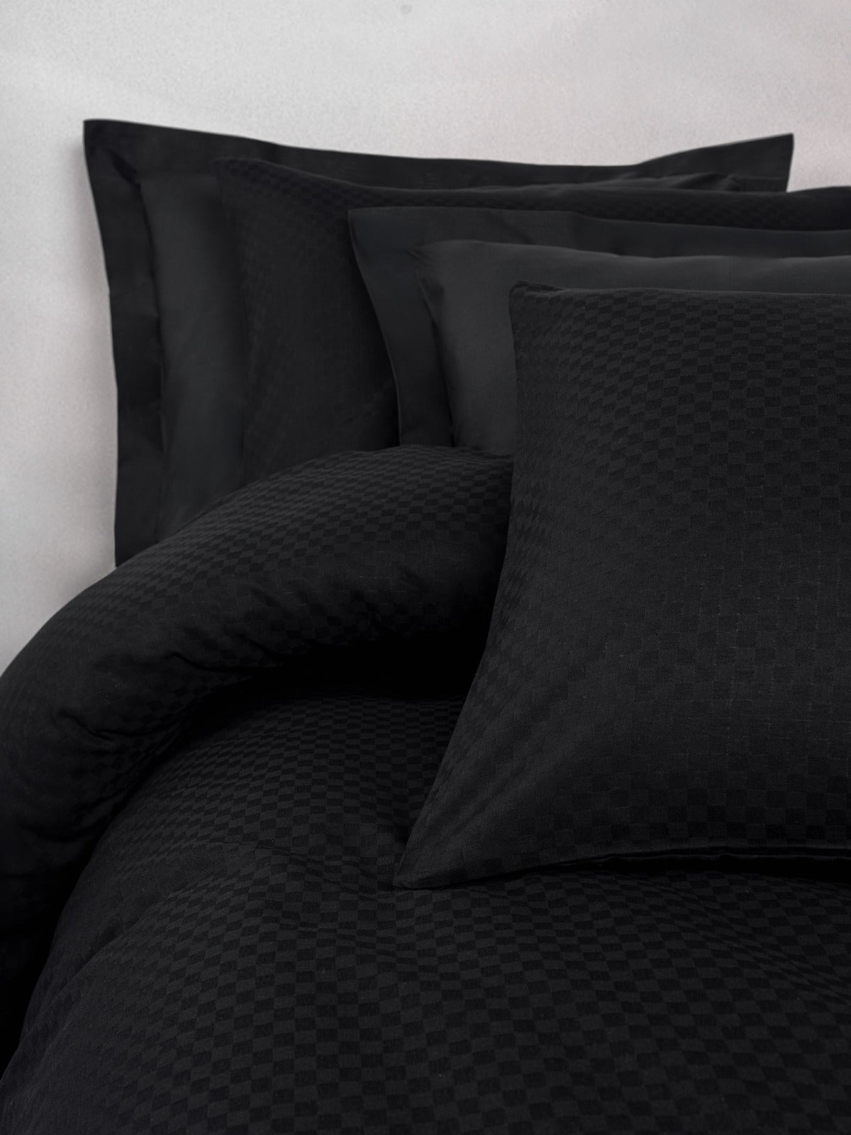 Timeless Collection Duvet Cover Set – Silk Black | OEKO-TEX® Certified | 100% Cotton Ranforce – 144 TC