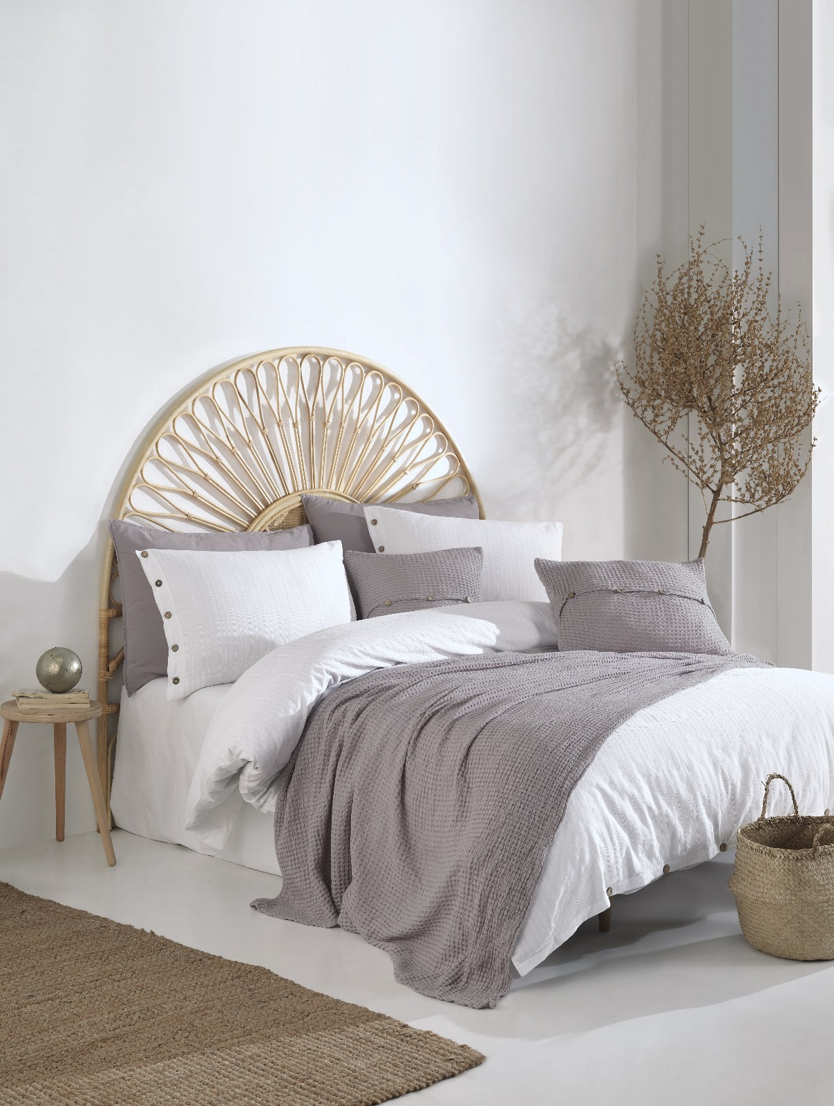 Como Bianco – Luxury Pure Cotton Duvet Cover Set with Button Details | Mila Home
