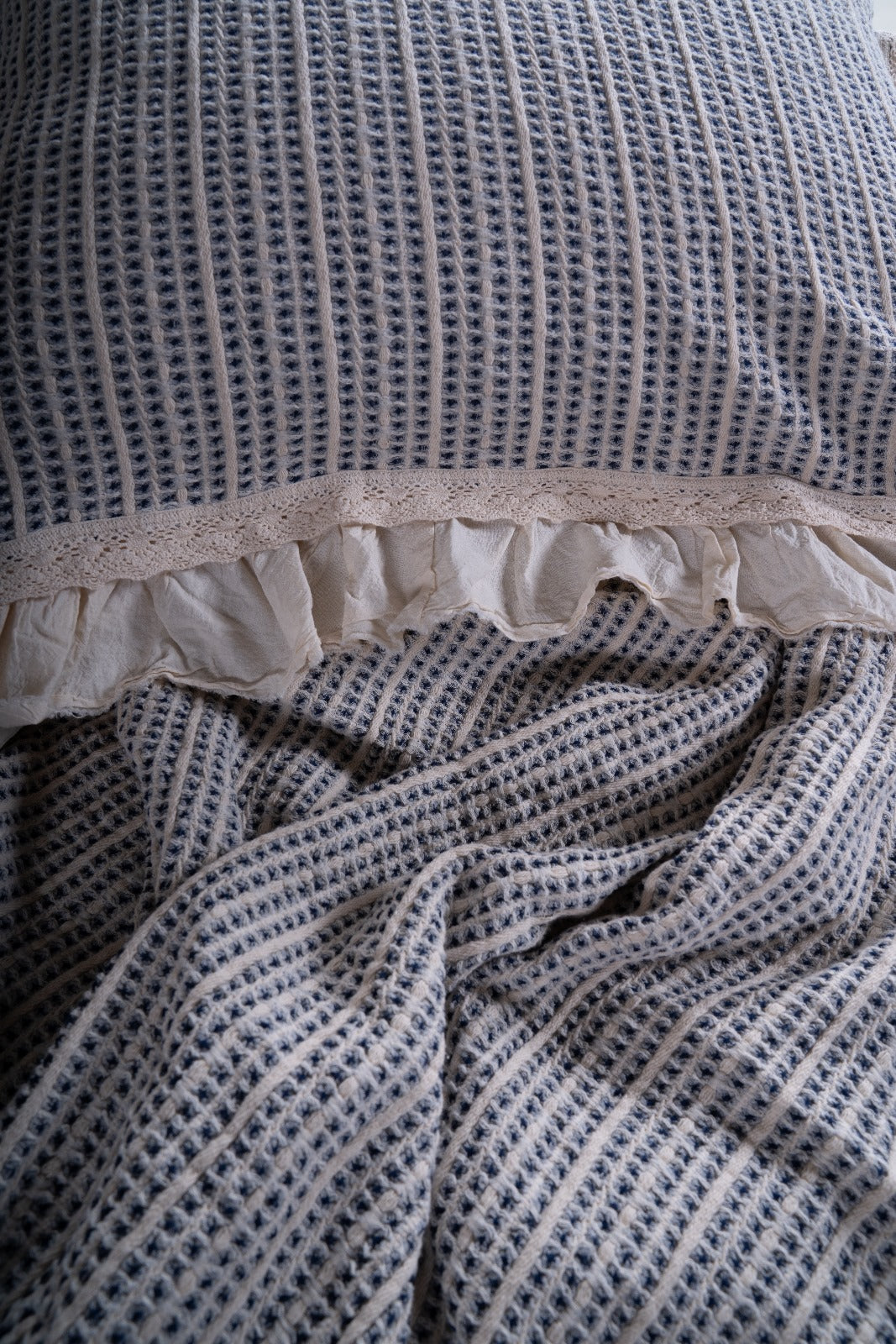 Luxury Bella Calm Ruffle Set – Bedspread & Pillowcase