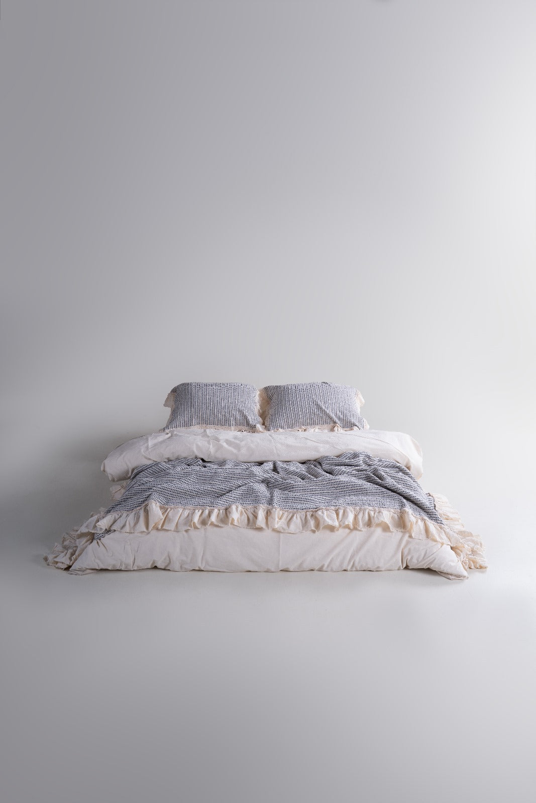 Luxury Bella Calm Ruffle Set – Bedspread & Pillowcase