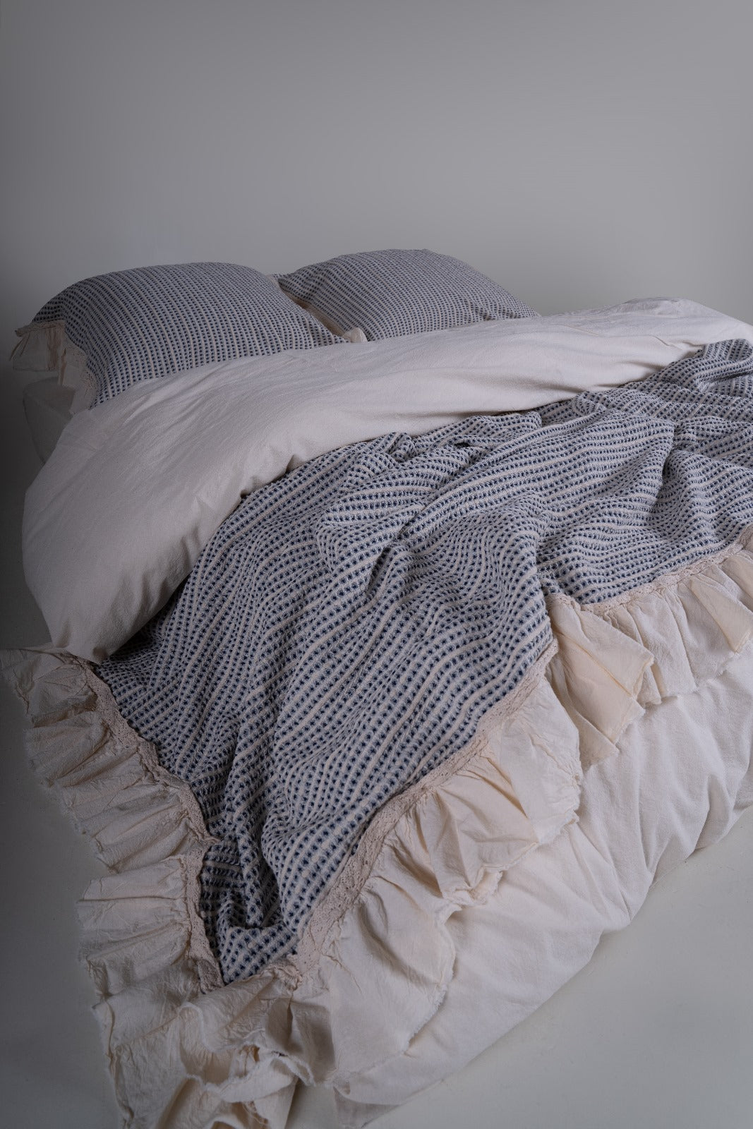Luxury Bella Calm Ruffle Set – Bedspread & Pillowcase