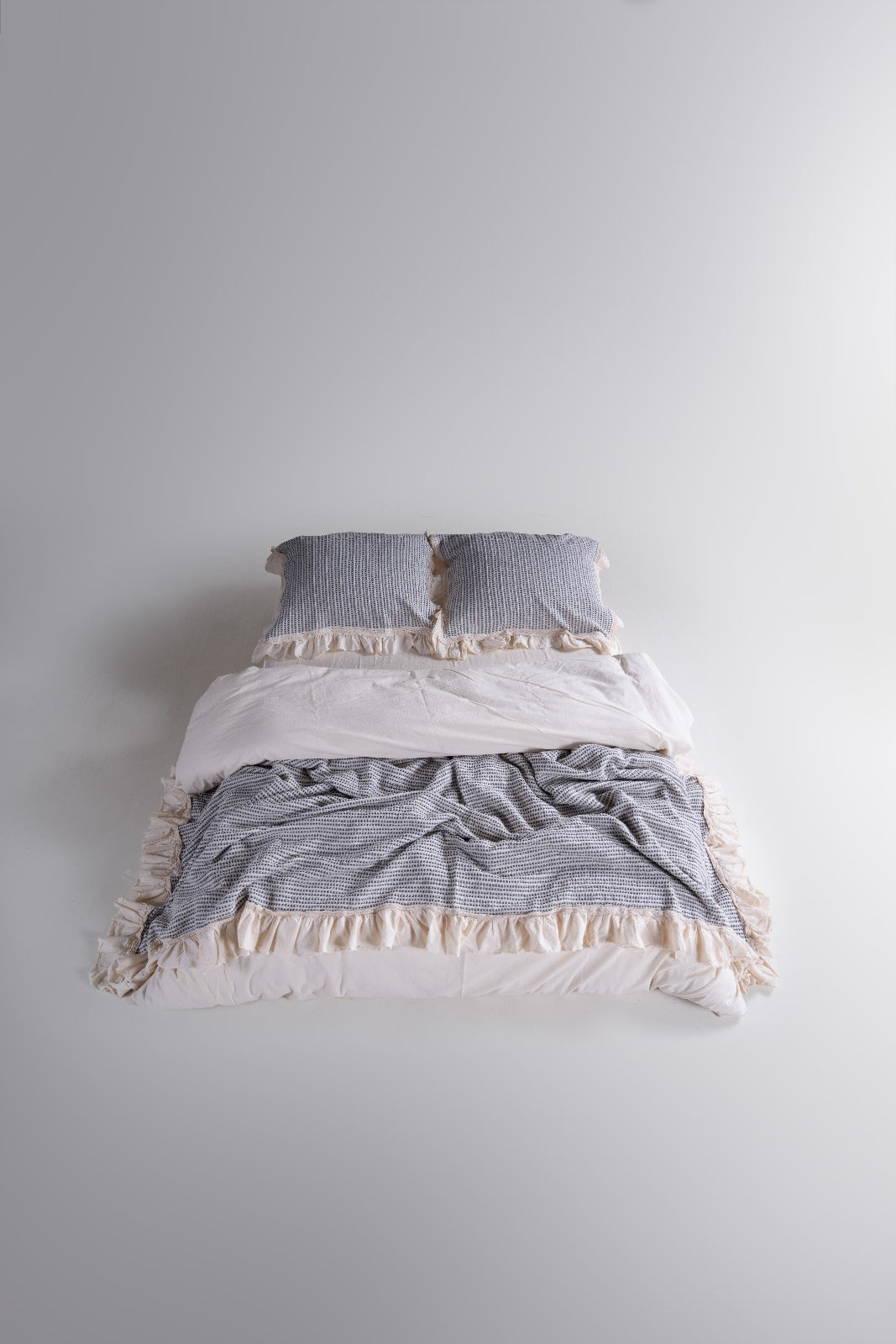 Luxury Bella Calm Ruffle Set – Bedspread & Pillowcase
