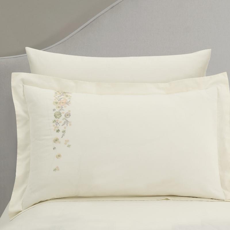 Hotel Collection – Bloom Edition | Luxury Cream White Bedding Set with Pastel Floral Embroidery – 300 Thread Count Premium Cotton – 6-Piece Duvet Cover Set