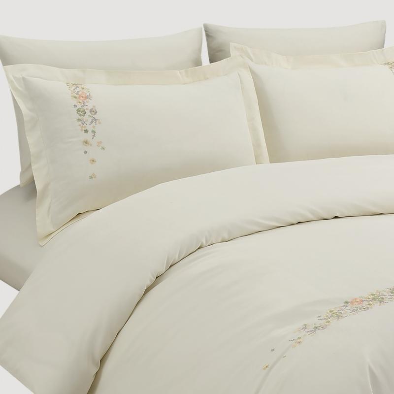 Hotel Collection – Bloom Edition | Luxury Cream White Bedding Set with Pastel Floral Embroidery – 300 Thread Count Premium Cotton – 6-Piece Duvet Cover Set