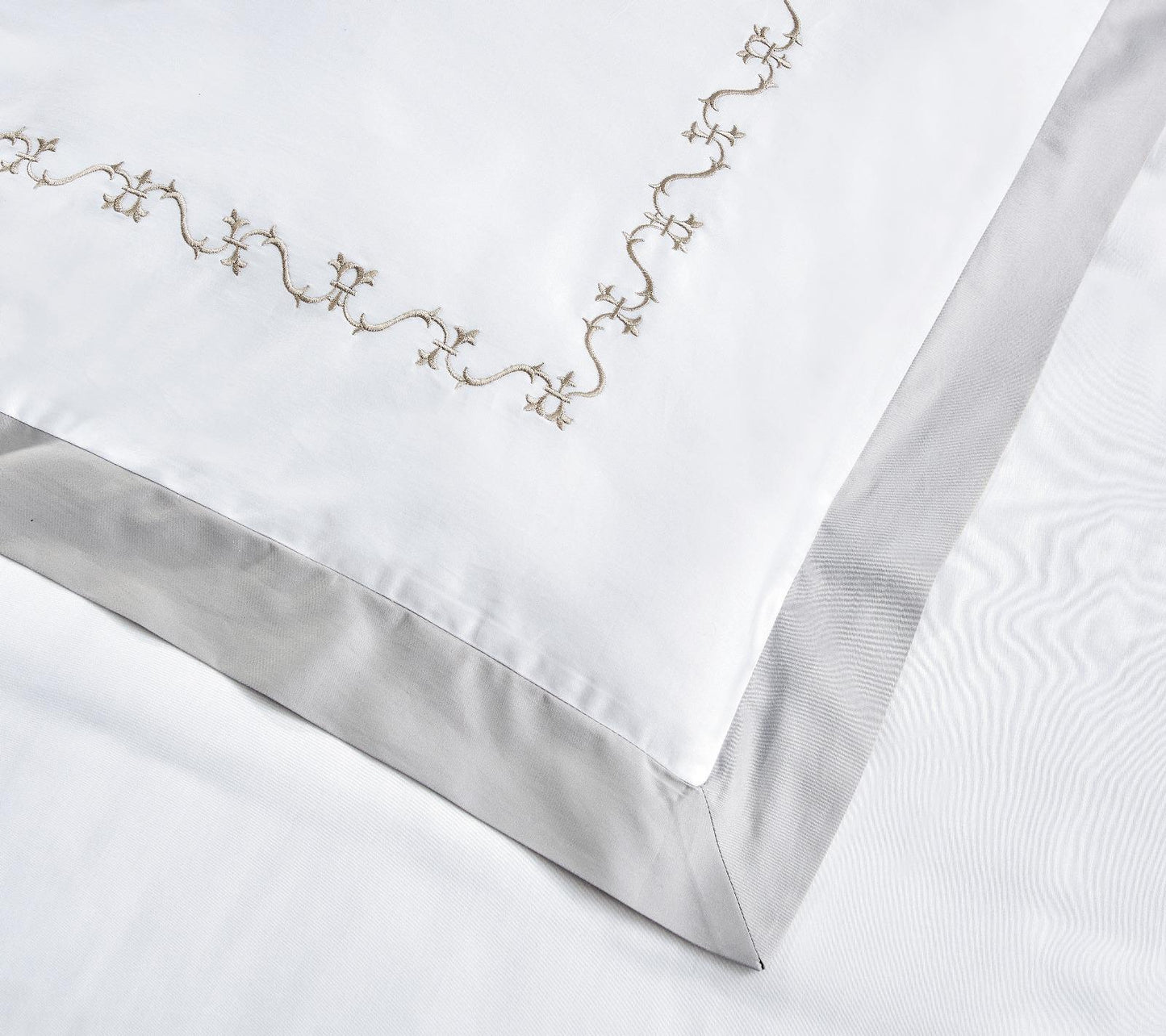 Hotel Collection – Timeless Diana Edition | Luxury Soft White Bedding Set with Double-Line Embroidery – 300 Thread Count Premium Cotton – 6-Piece Duvet Cover Set (Copy)