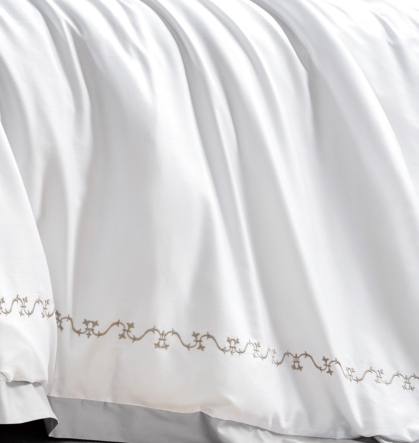 Hotel Collection – Timeless Diana Edition | Luxury Soft White Bedding Set with Double-Line Embroidery – 300 Thread Count Premium Cotton – 6-Piece Duvet Cover Set (Copy)