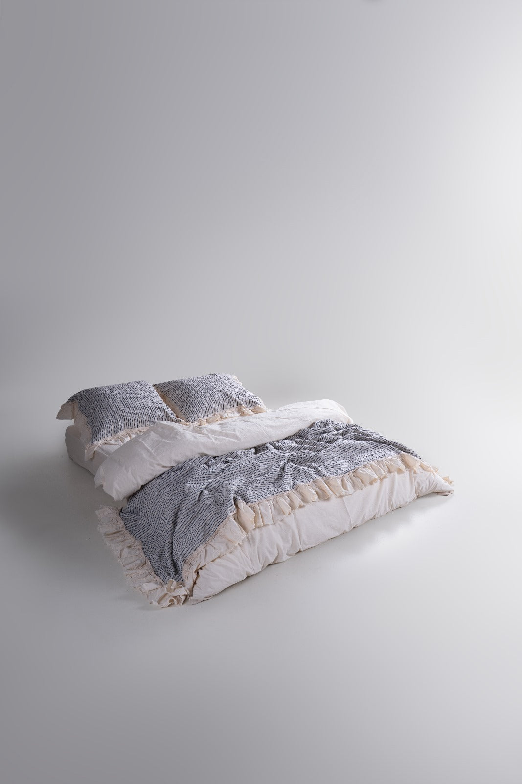 Luxury Bella Calm Ruffle Set – Bedspread & Pillowcase