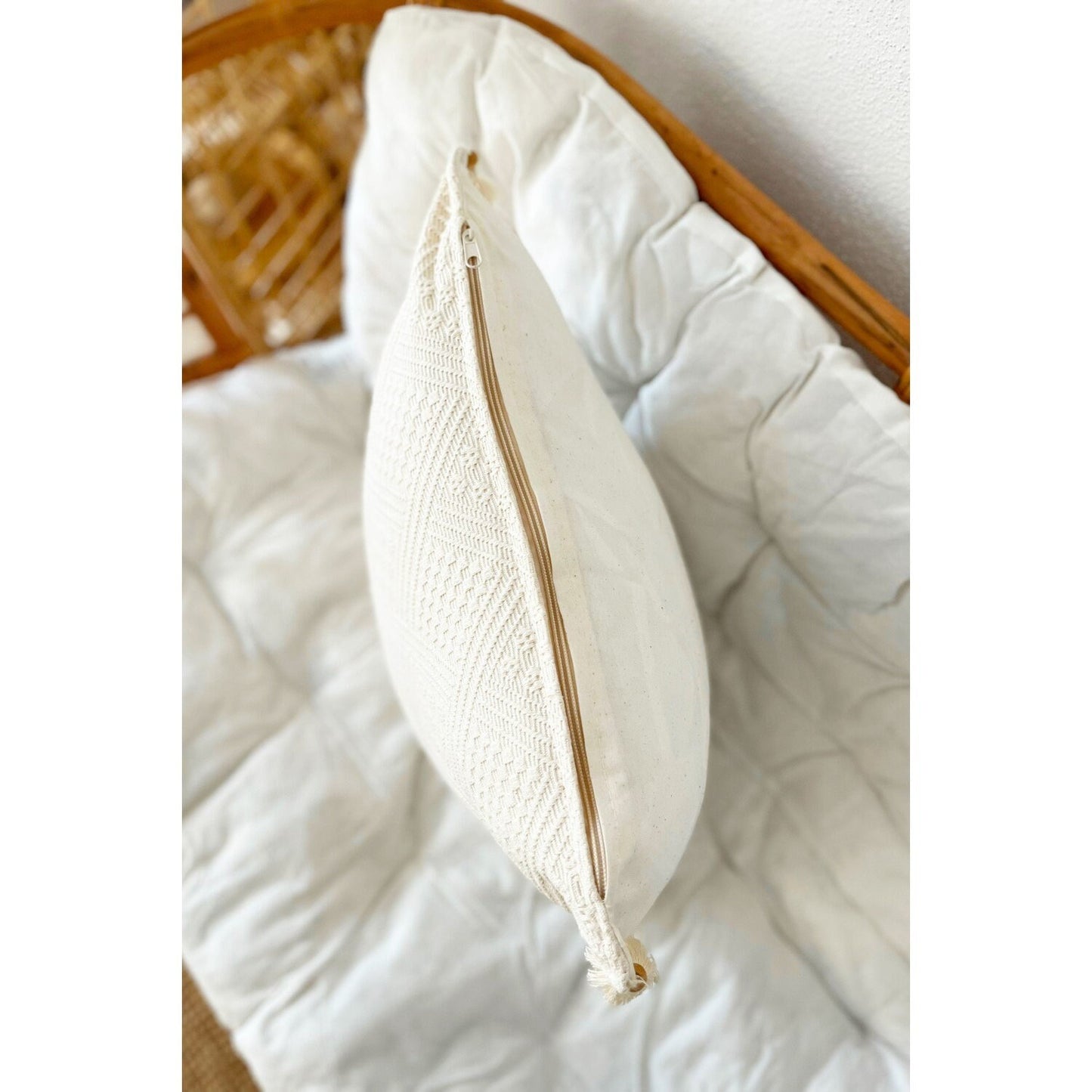 Premium Set of 4 Organic Cotton Pillow Covers | Soft, Modern, Sustainable, Stylish | 45x45 cm | Luxurious Home Decor for a Cozy Ambiance