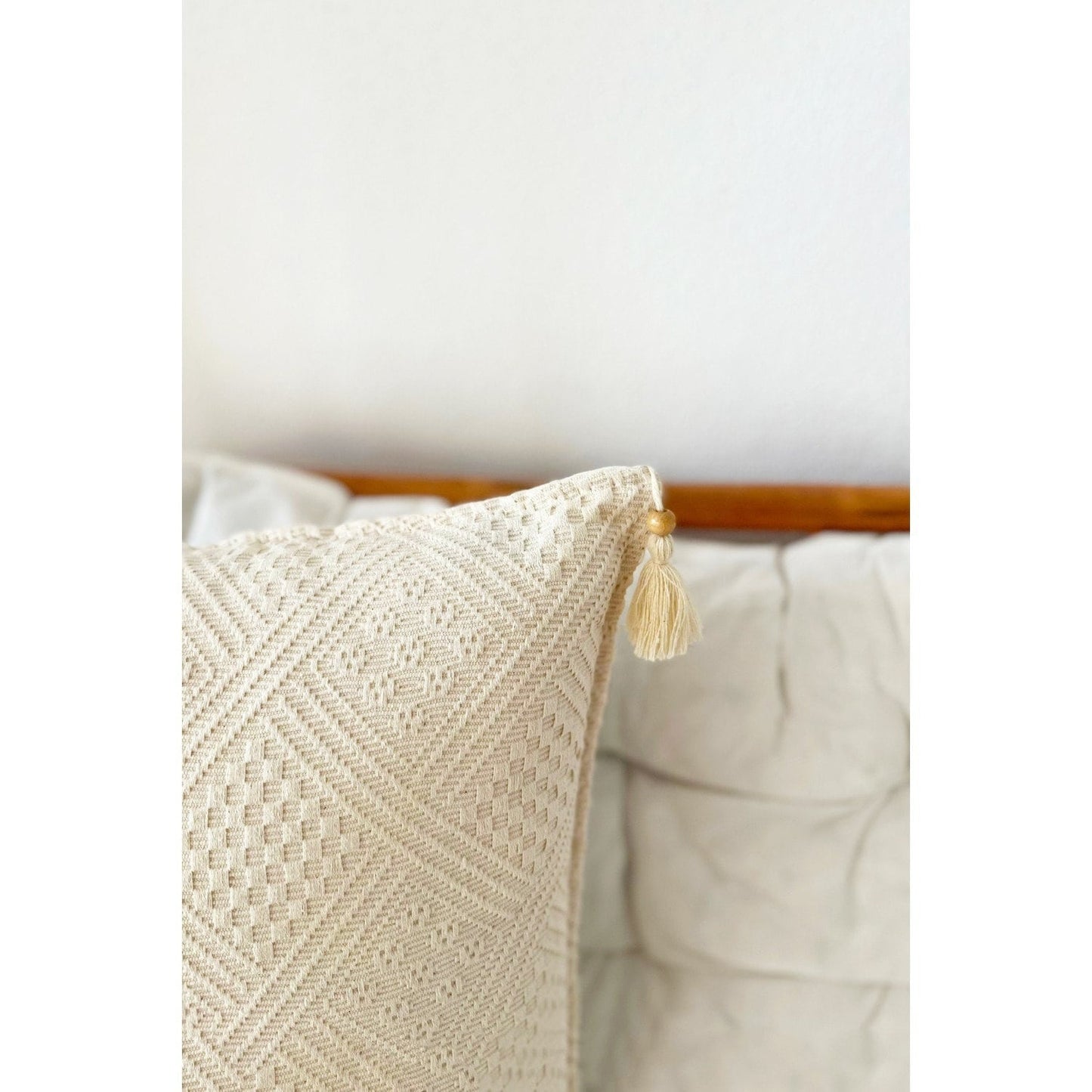 Premium Set of 4 Organic Cotton Pillow Covers | Soft, Modern, Sustainable, Stylish | 45x45 cm | Luxurious Home Decor for a Cozy Ambiance
