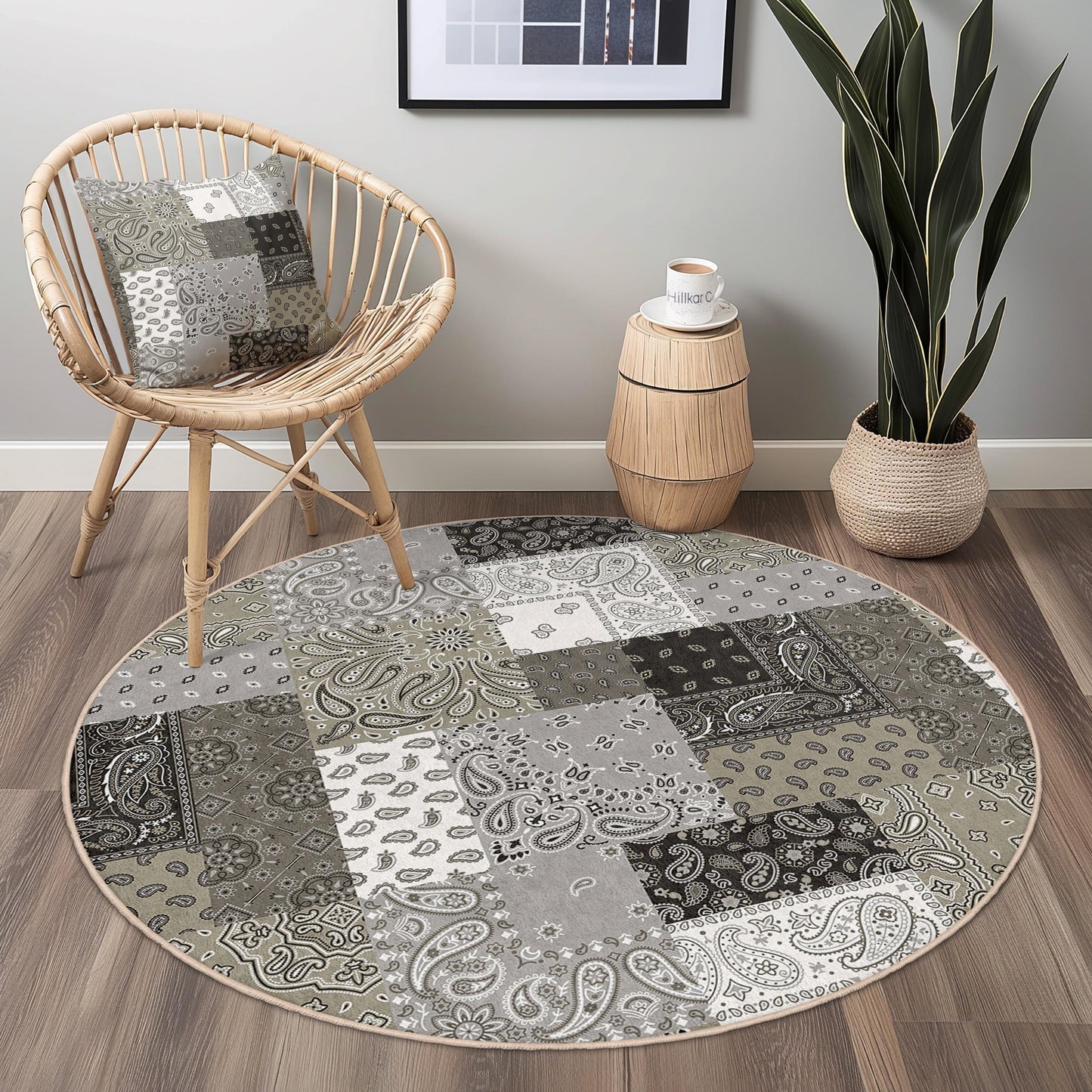 Chic Grey Bandana Print Round Area Rug, Stylish Round Carpet for Living Room, Bohemian Round Rug, Soft Decorative Floor Mat